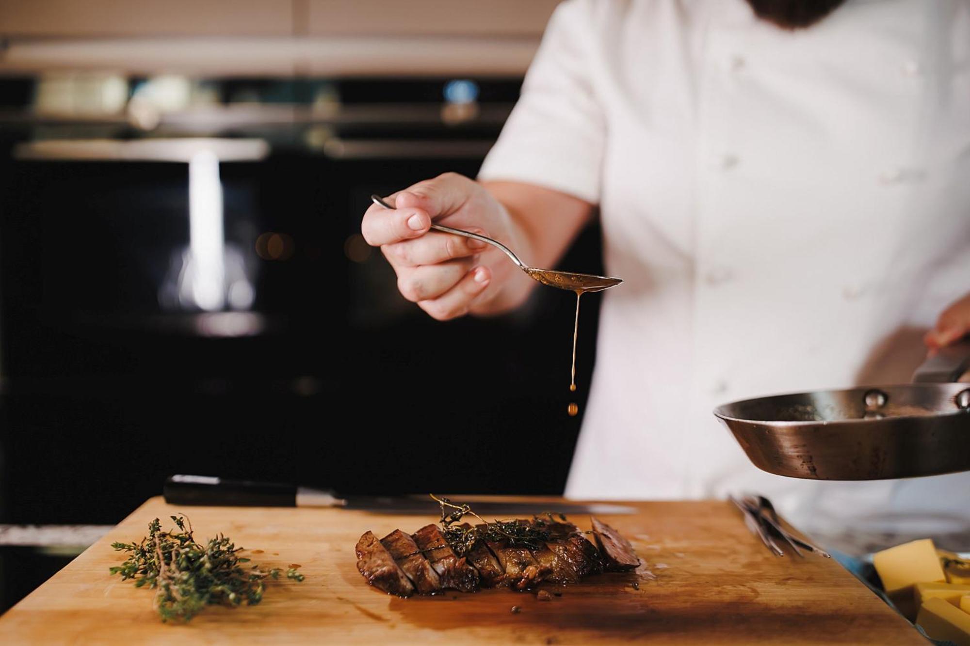 Stock Exchange Hotel, Manchester, Autograph Collection Exterior foto A chef seasoning a dish