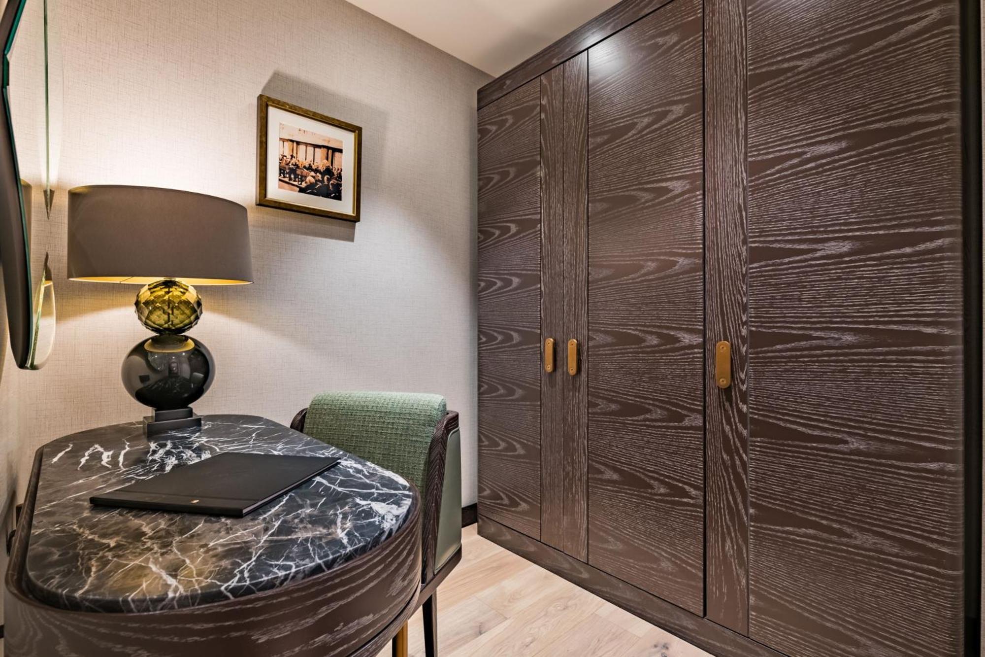 Stock Exchange Hotel, Manchester, Autograph Collection Exterior foto A fitted wardrobe