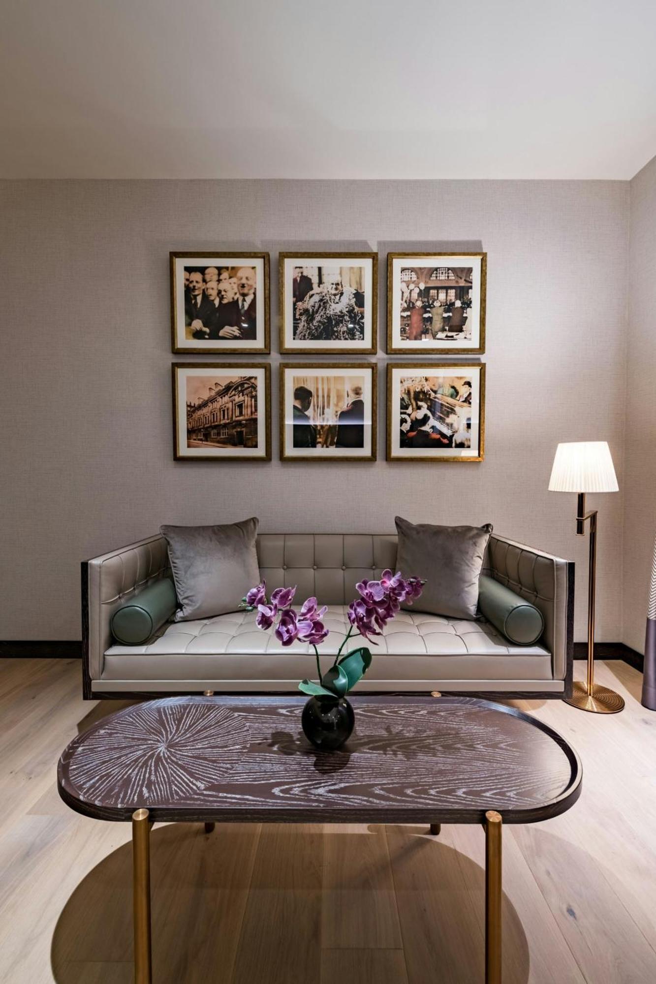 Stock Exchange Hotel, Manchester, Autograph Collection Exterior foto A settee